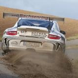Er zeigte allen das Heck seines Porsche 911 GT3: DRM-Leader Ruben Zeltner.